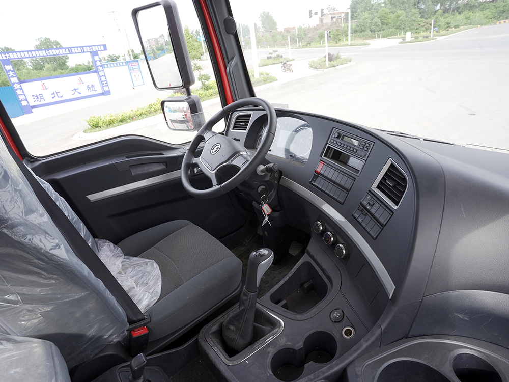 國(guó)六陜汽德龍前四后八新飛工16噸五節(jié)直臂吊機(jī)隨車(chē)吊