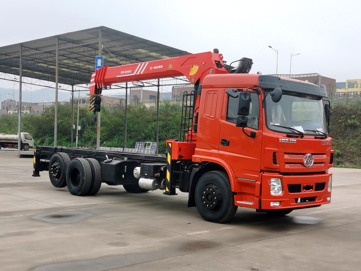 國六三環(huán)T280昊龍后雙橋上裝三一12噸直臂式吊機(jī)隨車吊